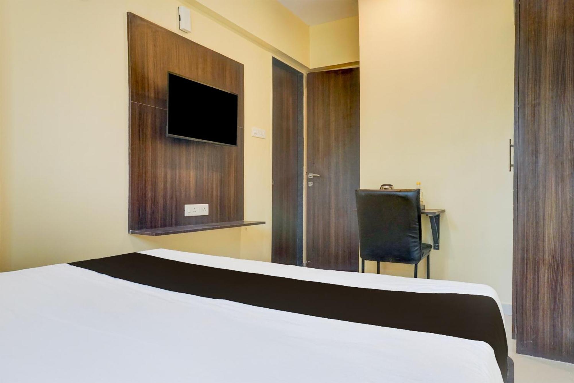 Super Collection O Veerbhadra Nagar Baner Hotel Meribel Village Exterior photo